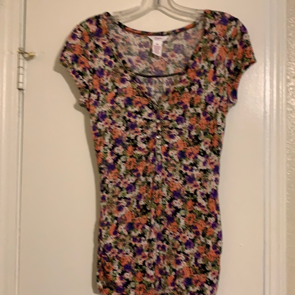 Short sleeve floral top